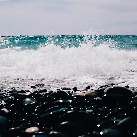 Sui Tetti, Caressa De Mae Bordighera