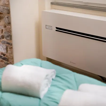 Sui Tetti, Caressa De Mae * Bordighera