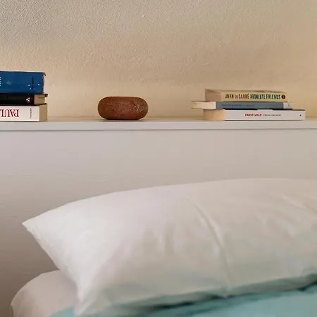 Sui Tetti, Caressa De Mae Daire *