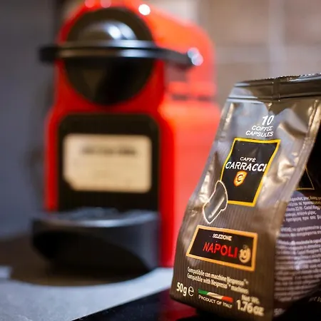 Daire Sui Tetti, Caressa De Mae *