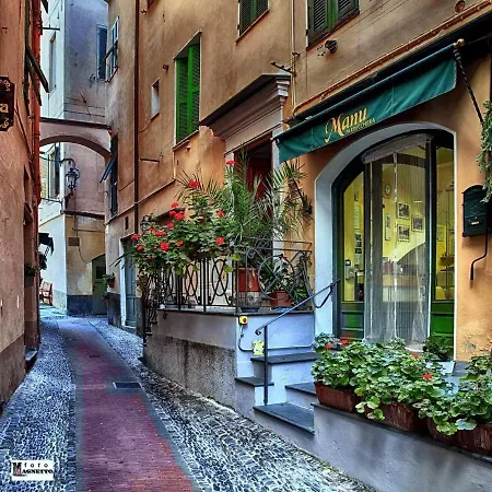 Sui Tetti, Caressa De Mae