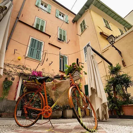 Sui Tetti, Caressa De Mae *