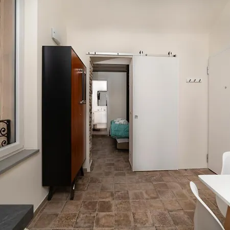 Sui Tetti, Caressa De Mae Bordighera