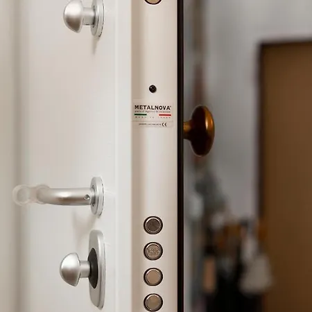 Sui Tetti, Caressa De Mae