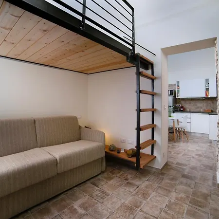 Sui Tetti, Caressa De Mae *