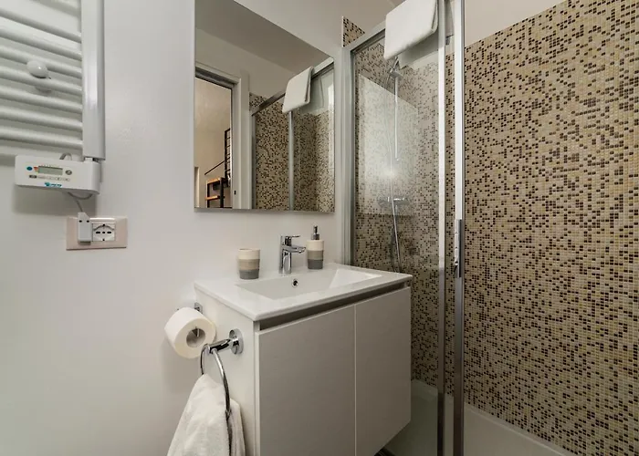 Sui Tetti, Caressa De Mae Appartement