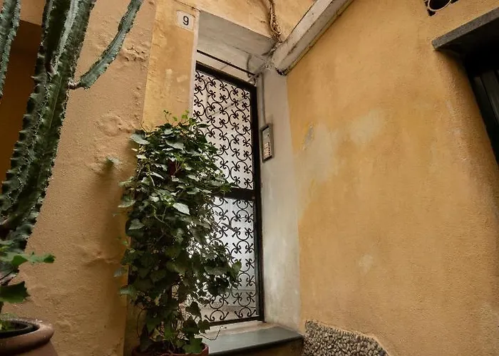 Sui Tetti, Caressa De Mae * Bordighera