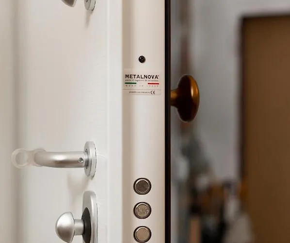 Sui Tetti, Caressa De Mae