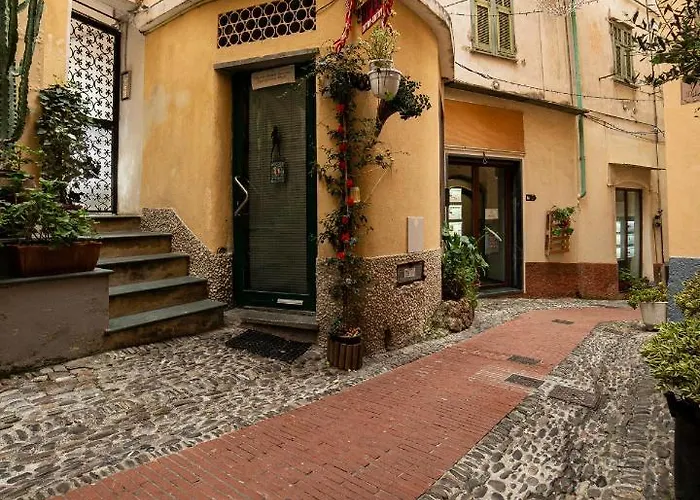 Sui Tetti, Caressa De Mae Appartement